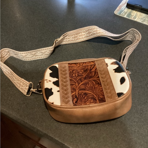 Montana West Handbags - Montana West Tan and Brown Crossbody Bag